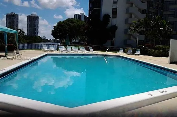 $195,000 | 3475 North Country Club Drive, Unit 514, Aventura, FL 33180