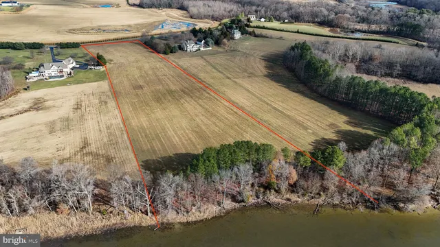 an aerial view of a house with outdoor space and lake view