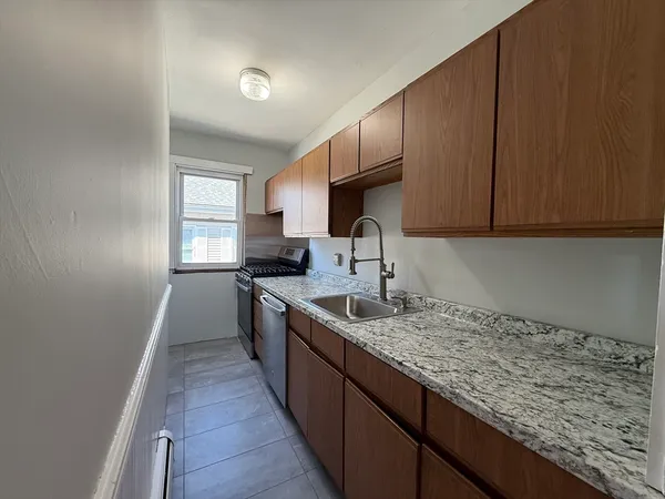 $2,500 | 158 Grove Street, Unit 2, Haverhill, MA 01832