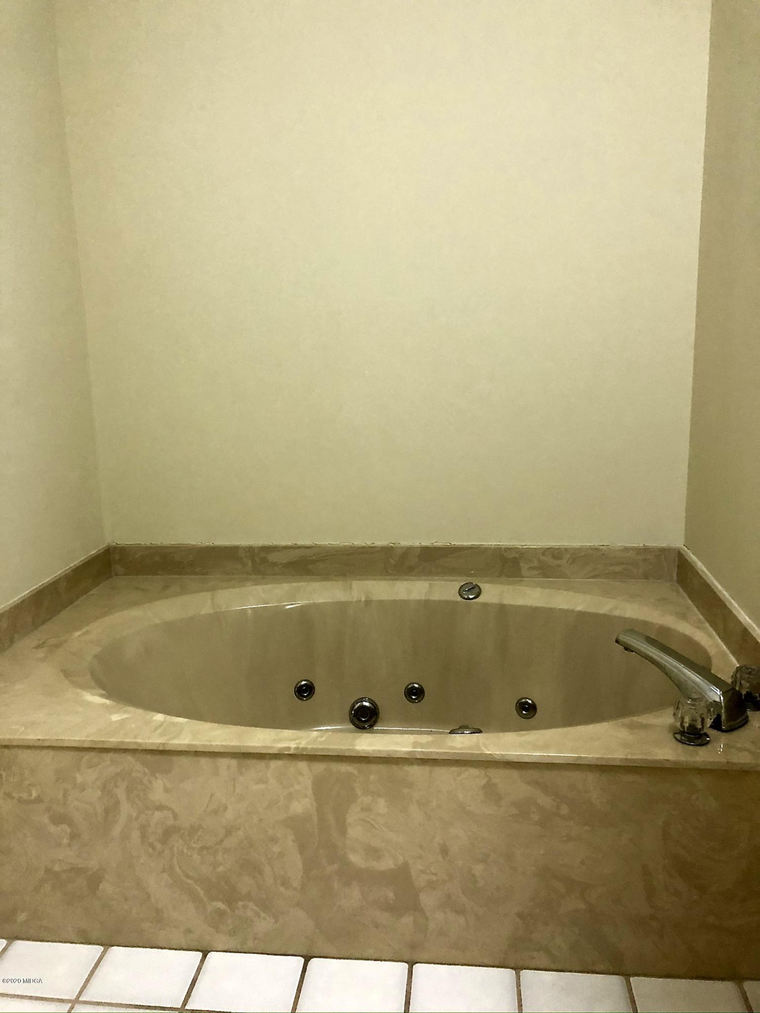 1391 Briarcliff Road, Unit 18A Macon, GA 31211 - Photo 20 of 25 IMG_7152