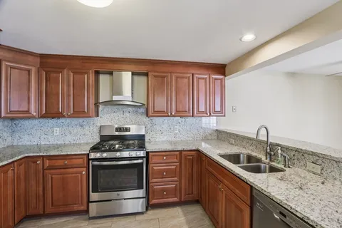 $948,000 | 35 Mitchell Grant Way, Unit 35, Bedford, MA 01730