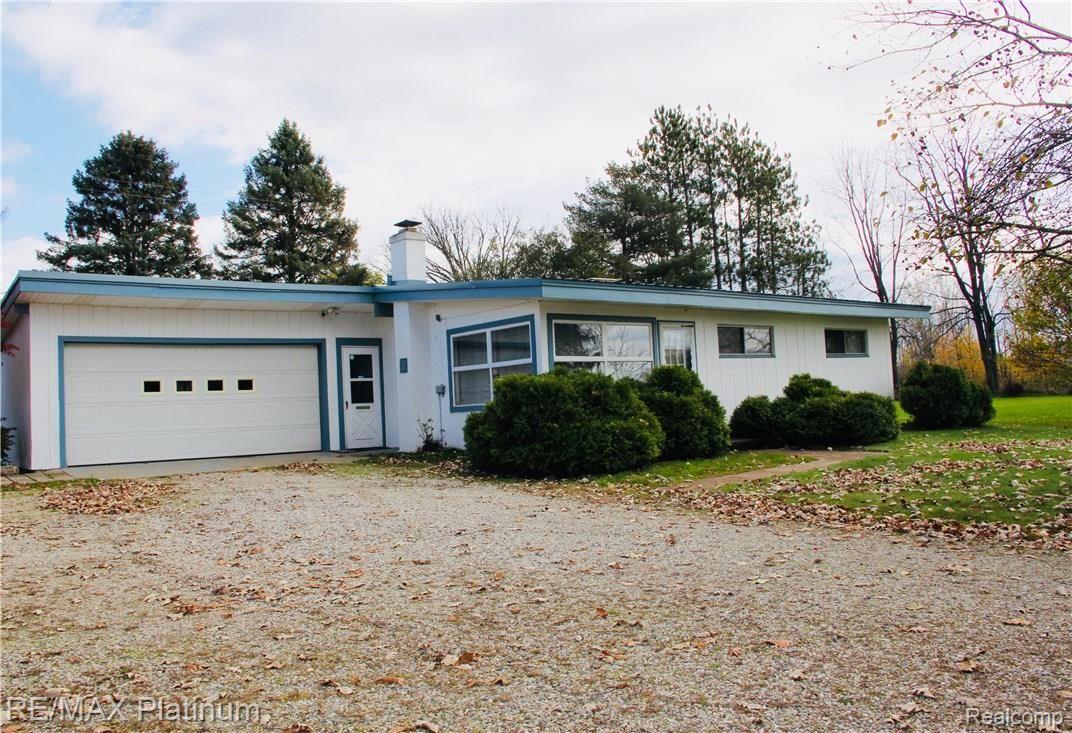 1031 South Elliott Road Fowlerville, MI 48836 - Photo 2 of 39 2 Car Garage with Separate Entrance