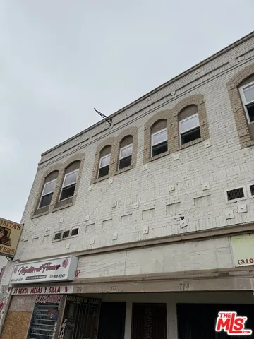 a view of parking area