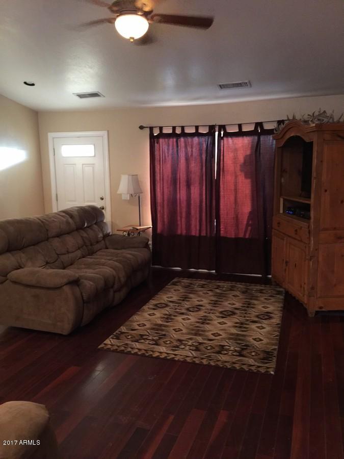 5735 Debbie Lane Rimrock, AZ 86335 - Photo 4 of 23 a living room with furniture