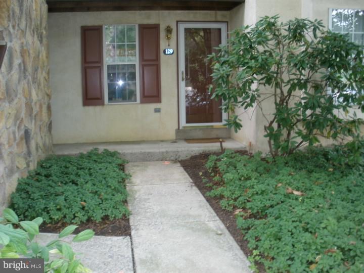 129 Valley Stream Lane Wayne, PA 19087 - Photo 1 of 6 Exterior Front