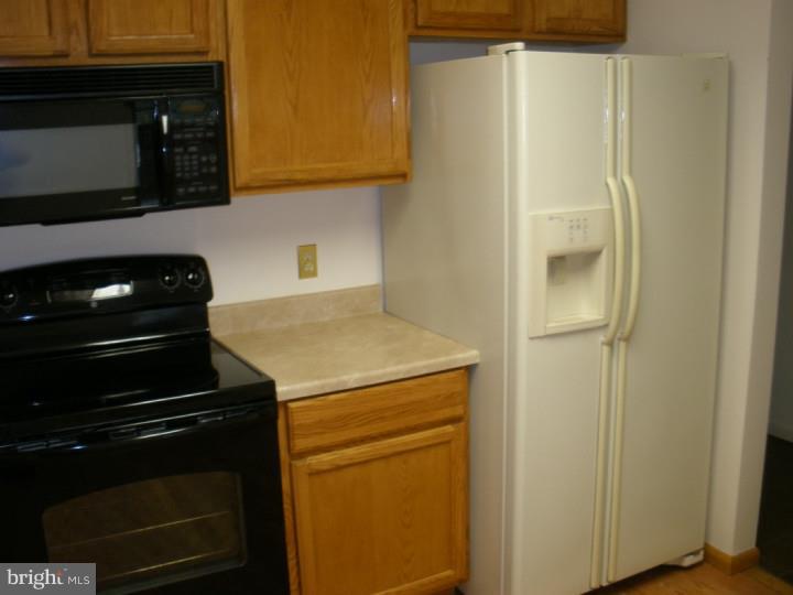 129 Valley Stream Lane Wayne, PA 19087 - Photo 5 of 6 Kitchen