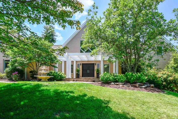 $960,000 | 2433 Lakeridge Drive, Newburgh, IN 47630