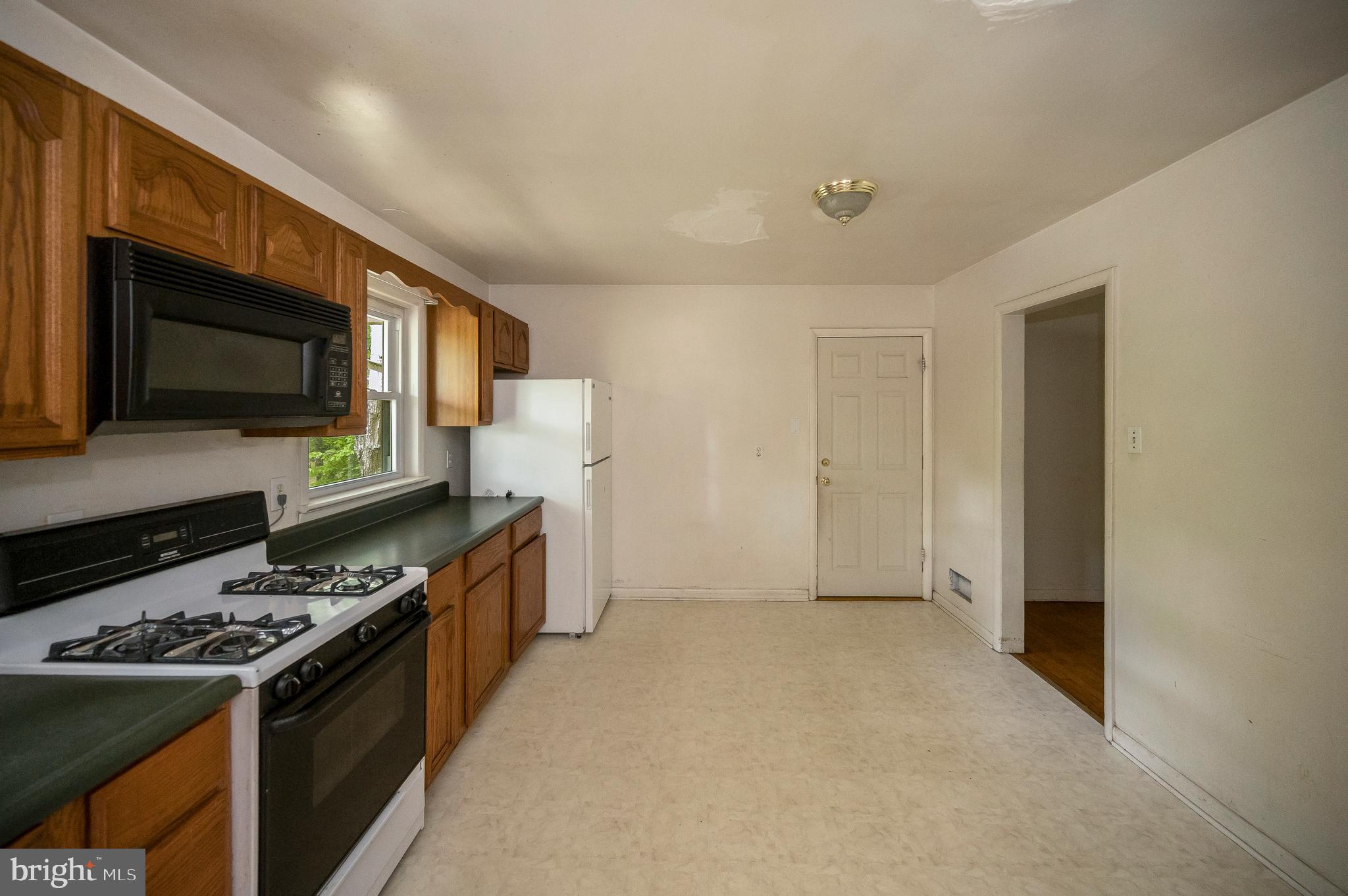 18344 Sharon Road Triangle, VA 22172 - Photo 3 of 42