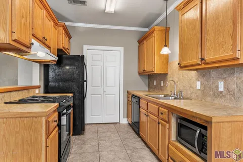 $116,800 | 808 Meadow Bend Drive, Unit D, Baton Rouge, LA 70820