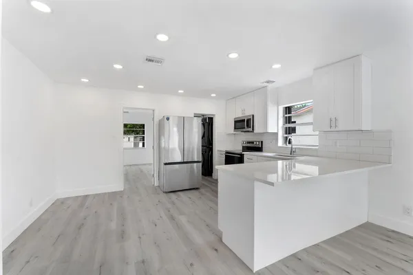 $3,300 | 488 Northwest 2nd Terrace, Deerfield Beach, FL 33441