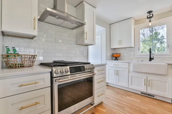 $4,900 | 7 Christopher Street, Newburyport, MA 01950