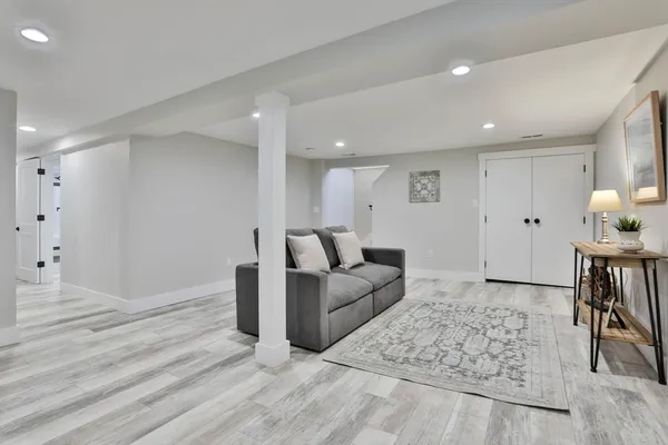 $4,900 | 7 Christopher Street, Newburyport, MA 01950