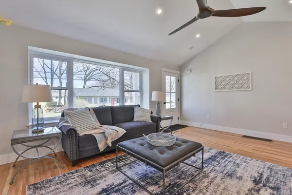 $4,900 | 7 Christopher Street, Newburyport, MA 01950