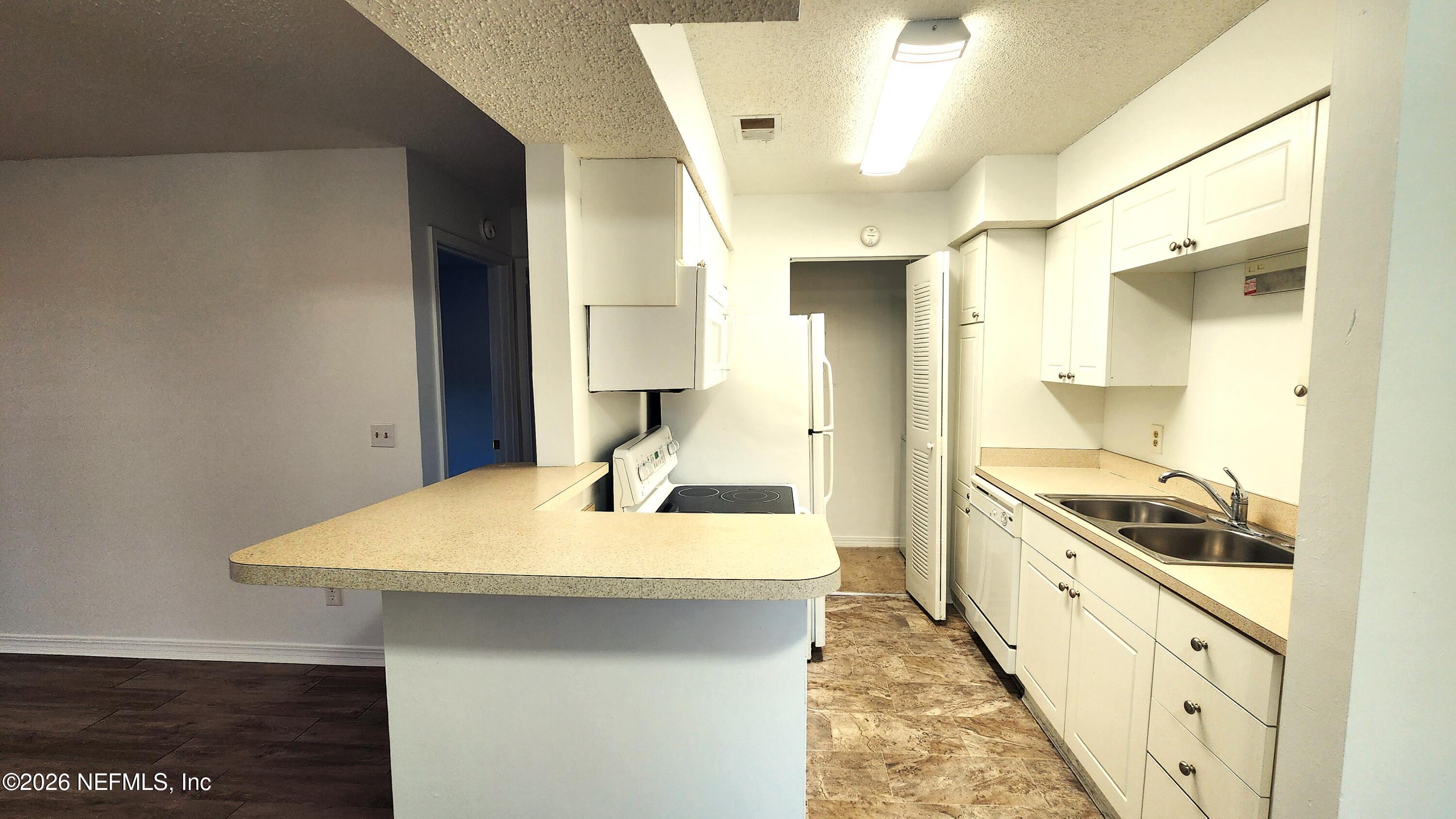 10200 Belle Rive Boulevard, Unit 256 Jacksonville, FL 32256 - Photo 7 of 15 20260122_172042