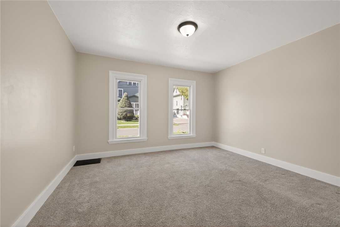 28 Upton Place Rochester, NY 14612 - Photo 15 of 29