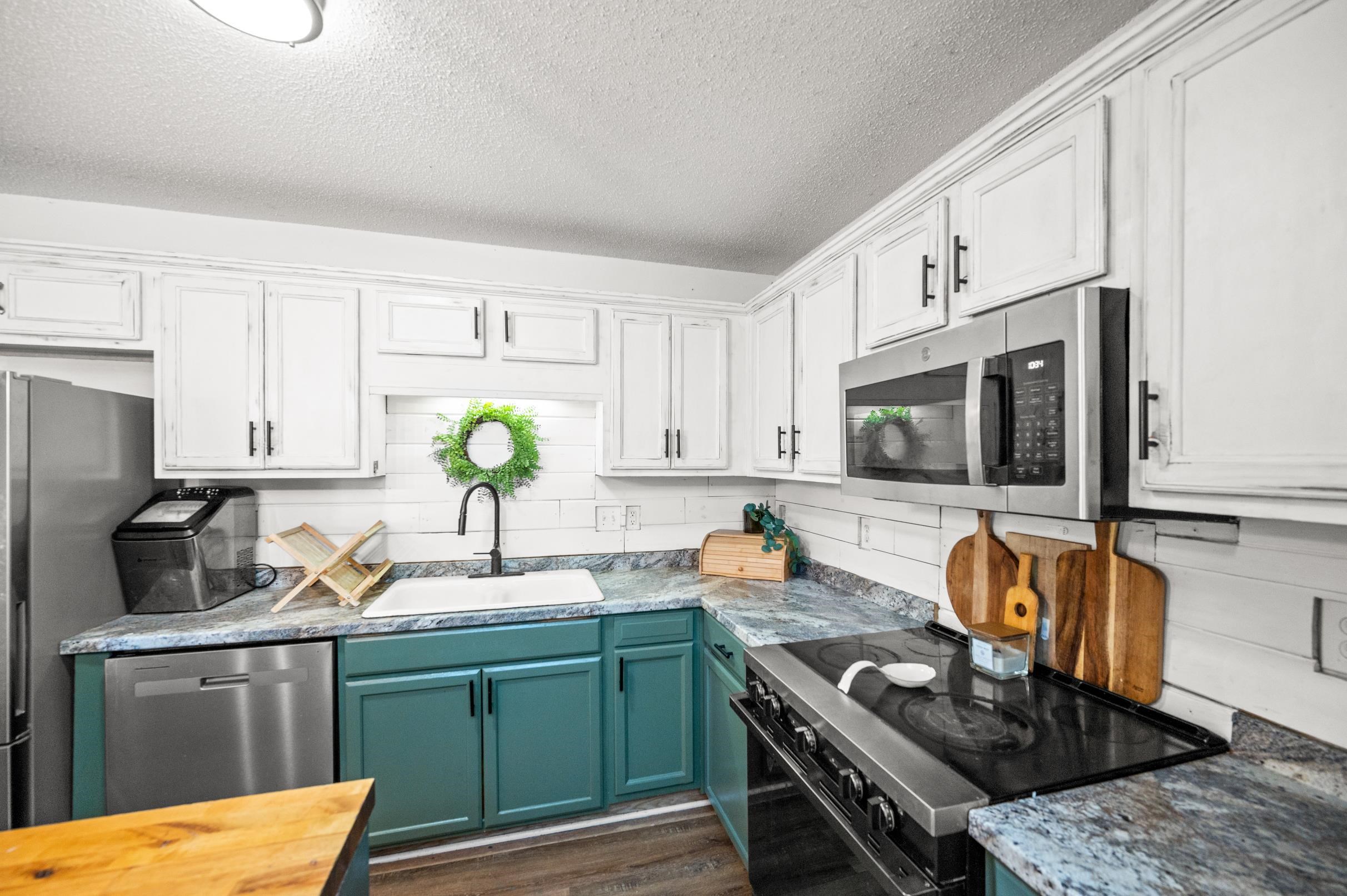 1603 Abbey Loop Foley, AL 36535 - Photo 12 of 35 Kitchen