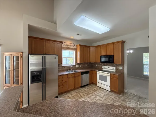 $2,450 | 2140 Pineapple Court, Matthews, NC 28105