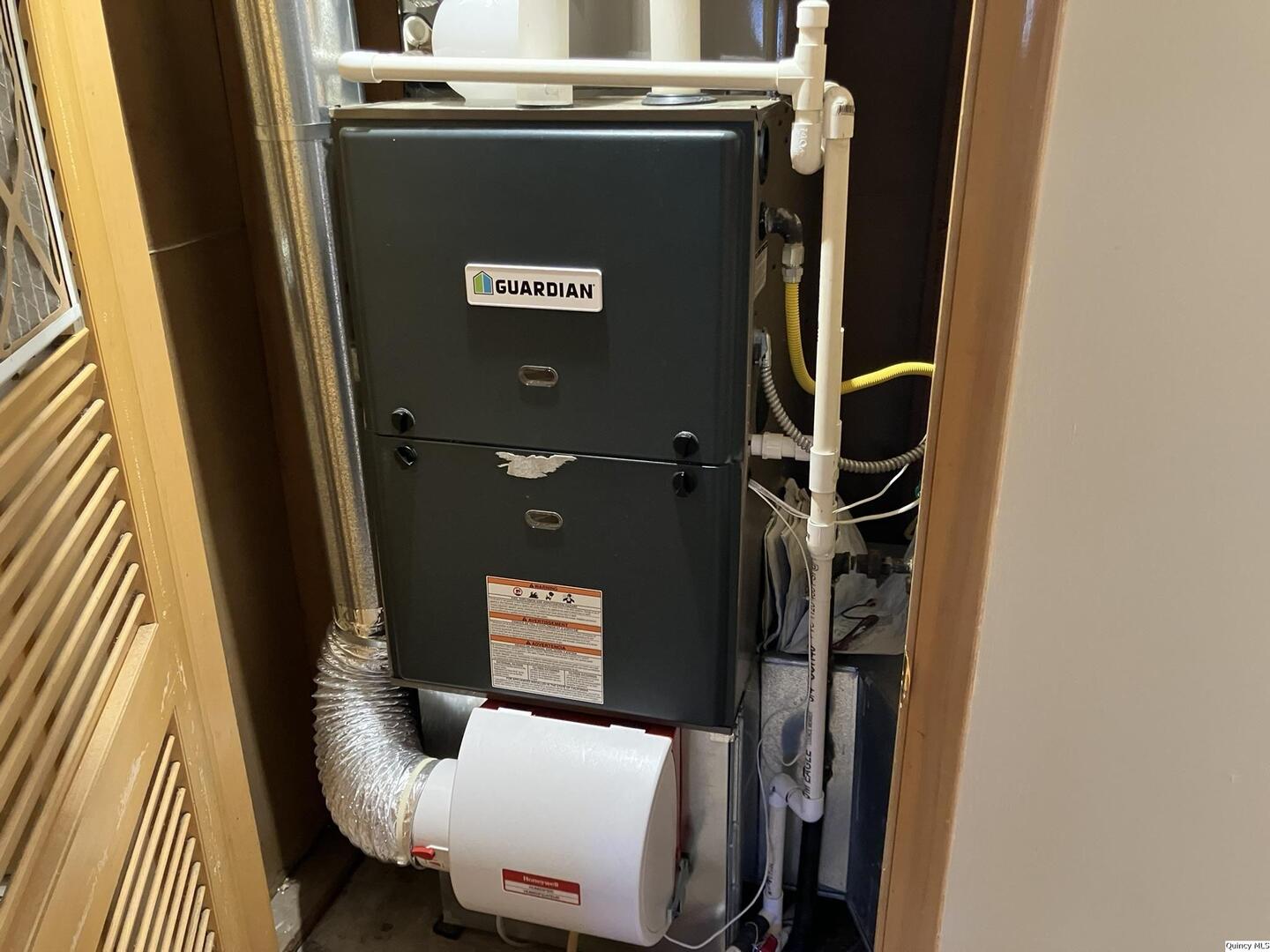 2524 Southbrook Road Quincy, IL 62305 - Photo 21 of 32 a close view of a refrigerator in kitchen