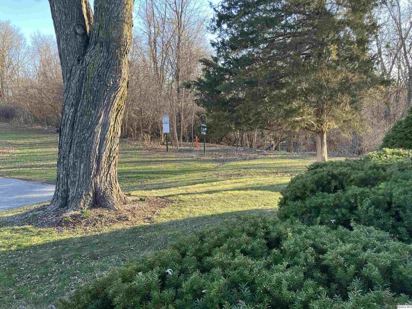 2524 Southbrook Road Quincy, IL 62305 - Photo 23 of 32 a view of a golf course