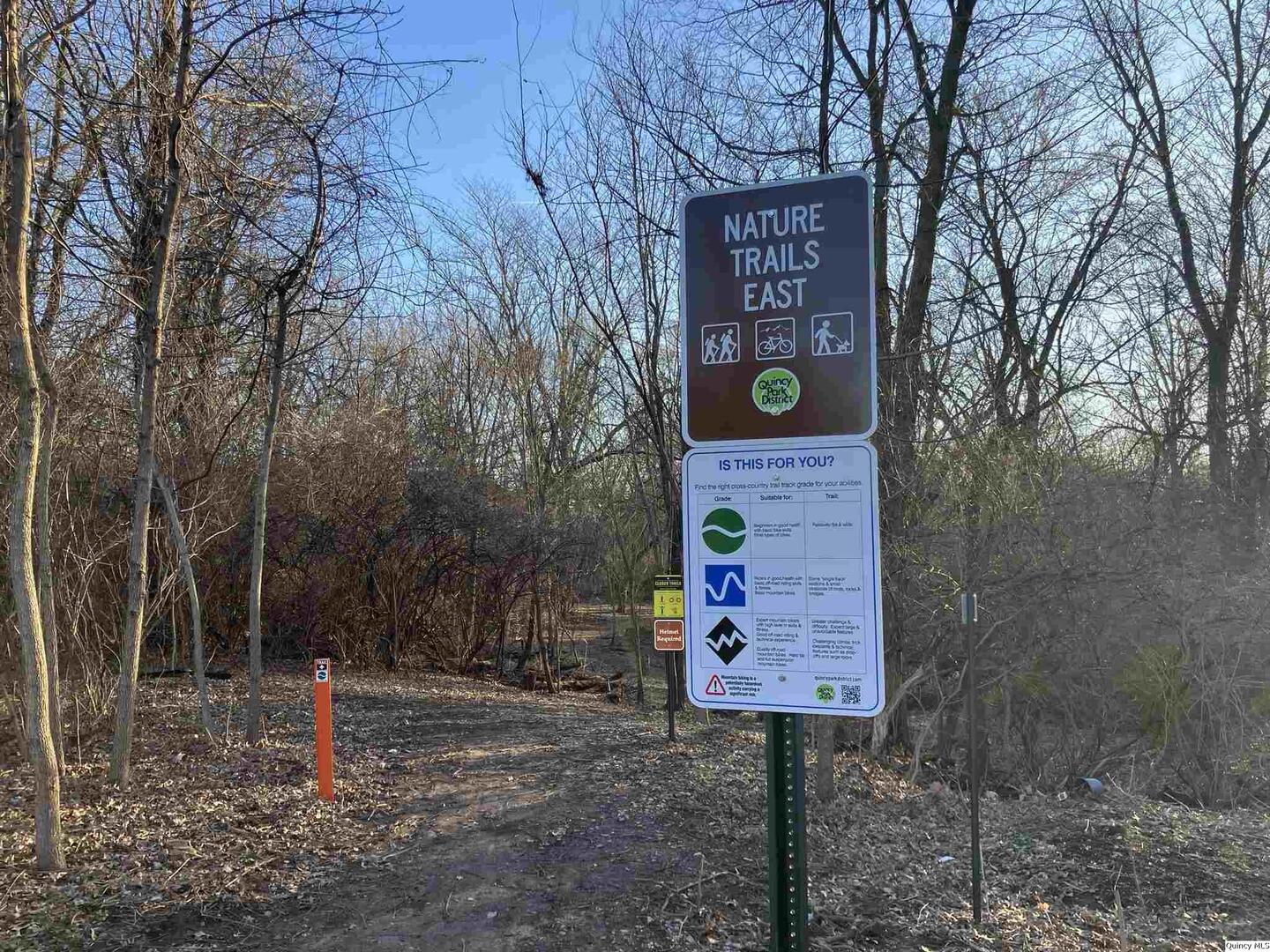 2524 Southbrook Road Quincy, IL 62305 - Photo 28 of 32 a sign board that is on the side of a road