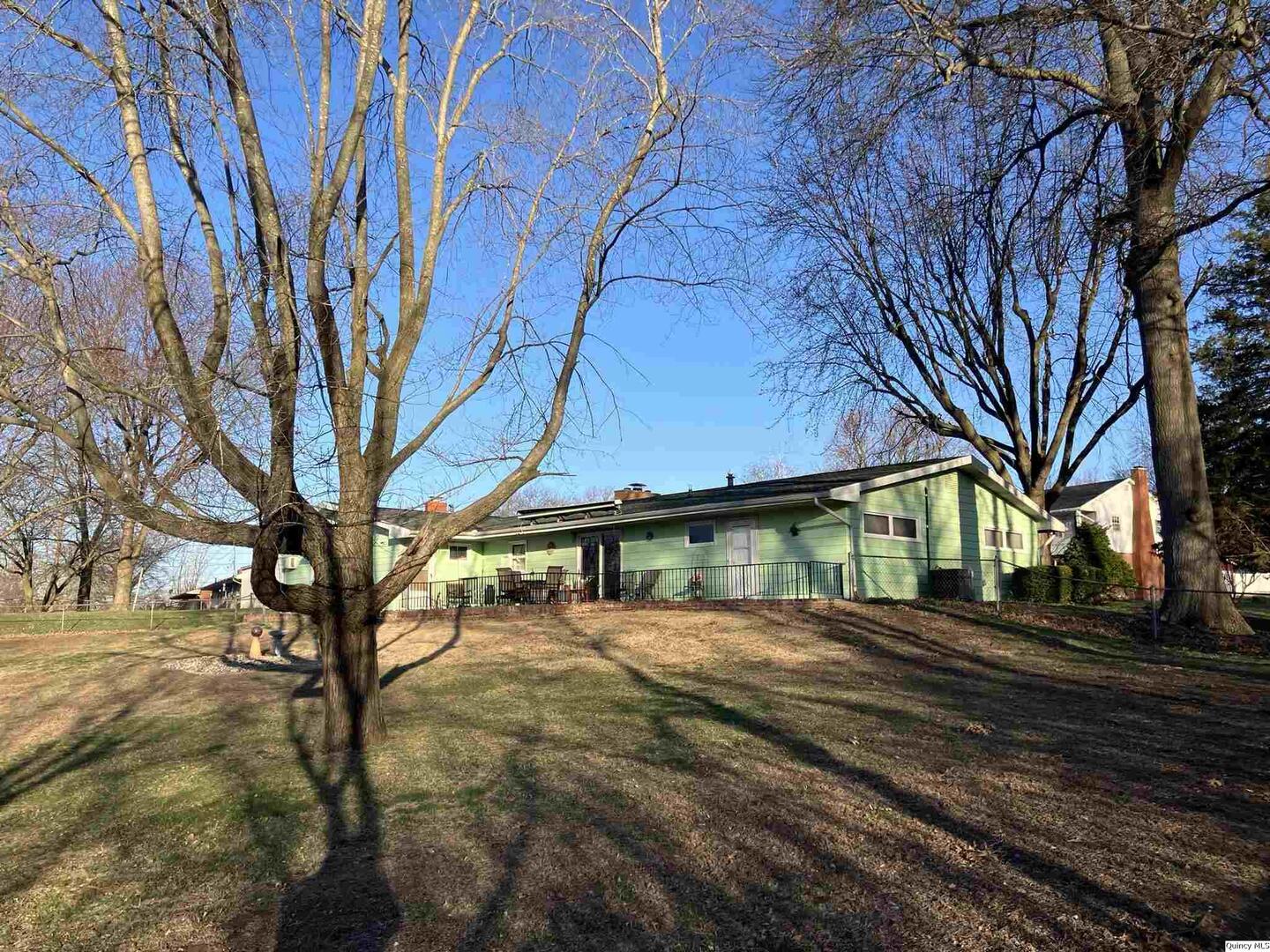 2524 Southbrook Road Quincy, IL 62305 - Photo 30 of 32 a front view of a house with a yard