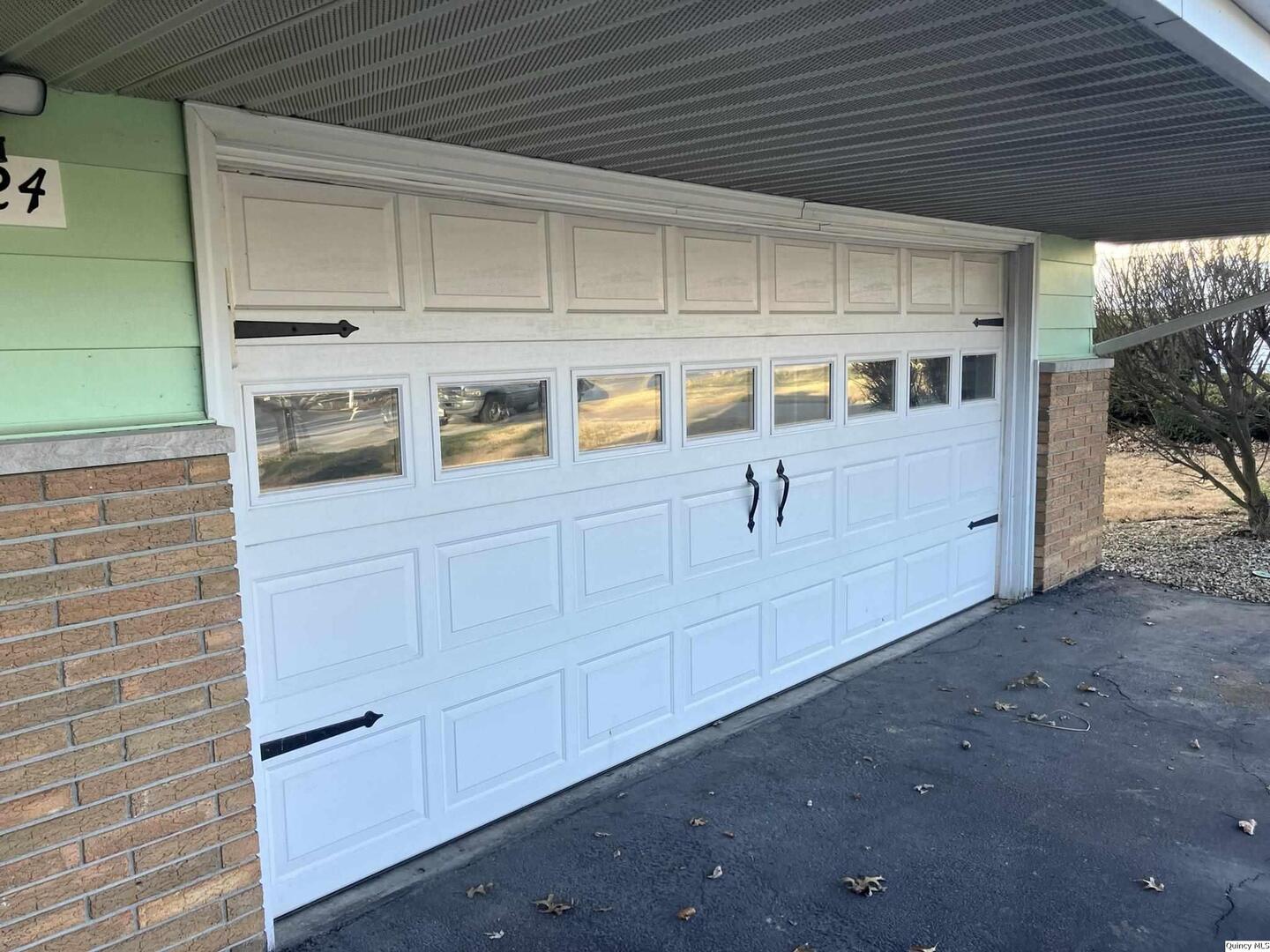 2524 Southbrook Road Quincy, IL 62305 - Photo 31 of 32 a view of a door of the house