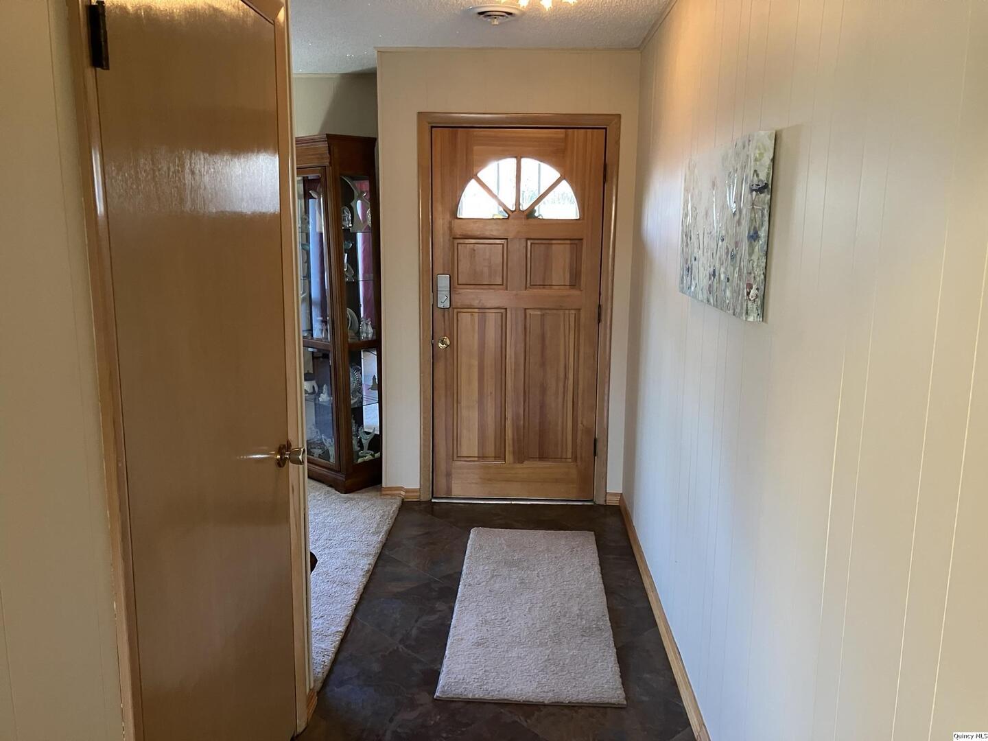 2524 Southbrook Road Quincy, IL 62305 - Photo 10 of 32 a view of gallery with wooden floor