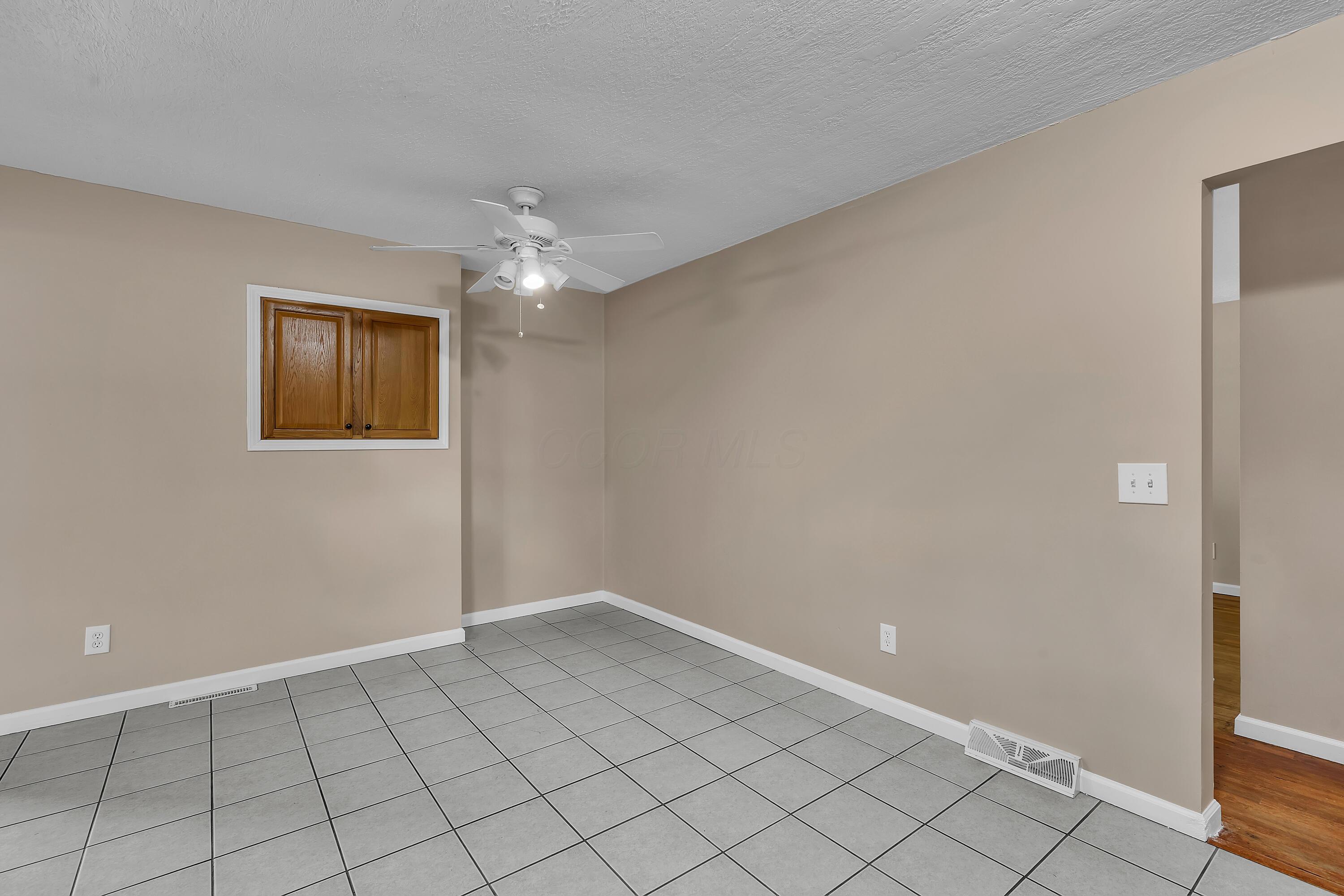 6198 Karl Road Columbus, OH 43229 - Photo 20 of 37 Kitchen Eat Space
