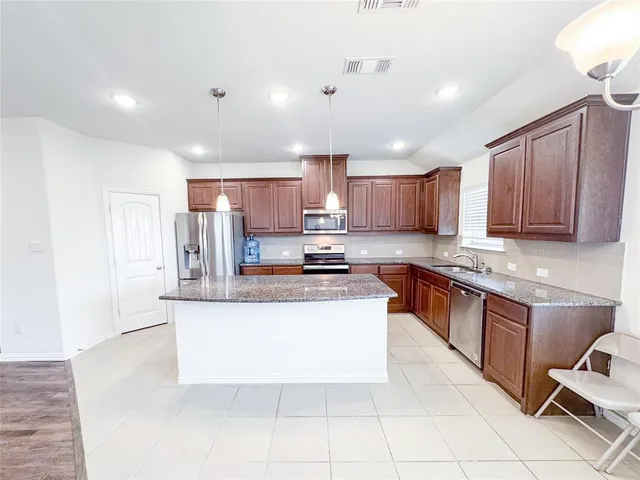 en empty room with ceiling fan and window
