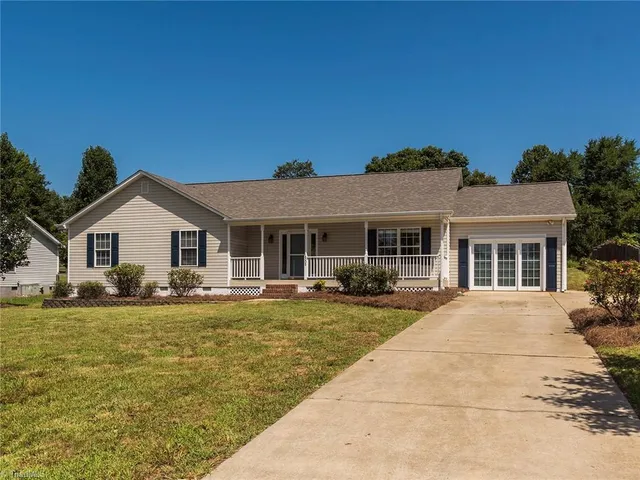 $2,300 | 8008 Daltonshire Drive, Oak Ridge, NC 27310