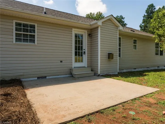$2,300 | 8008 Daltonshire Drive, Oak Ridge, NC 27310