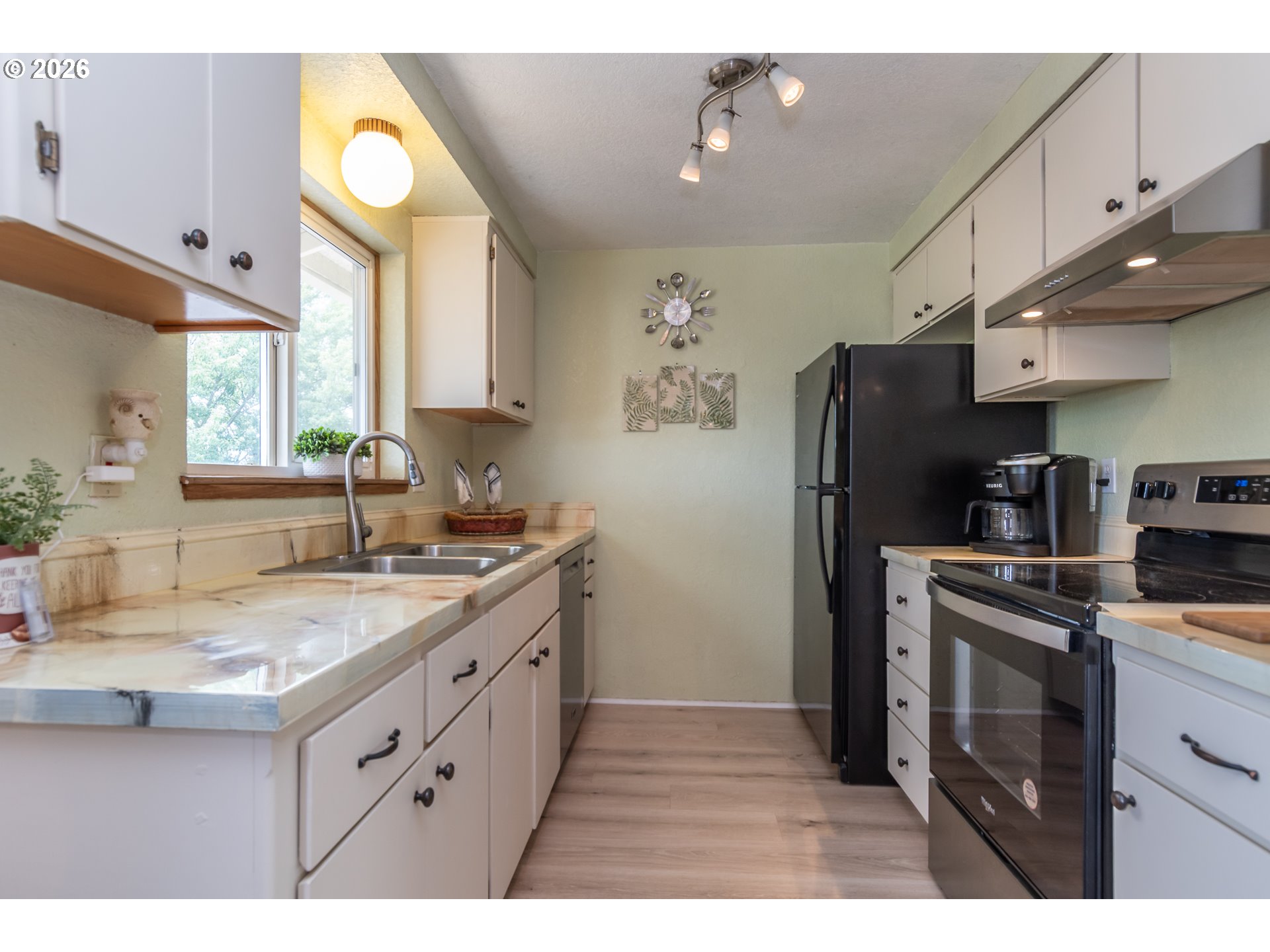 416 Corona Loop Road Roseburg, OR 97471 - Photo 6 of 40