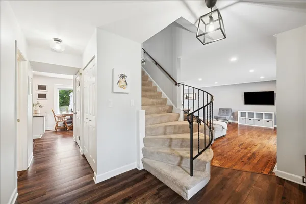 $560,000 | 481 Sussex Court, Buffalo Grove, IL 60089