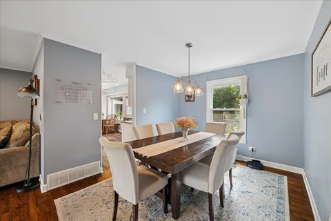 $560,000 | 481 Sussex Court, Buffalo Grove, IL 60089