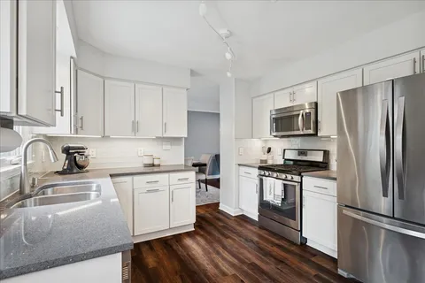 $560,000 | 481 Sussex Court, Buffalo Grove, IL 60089