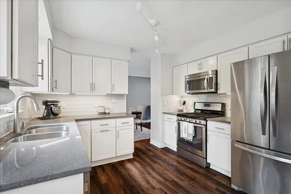 $560,000 | 481 Sussex Court, Buffalo Grove, IL 60089