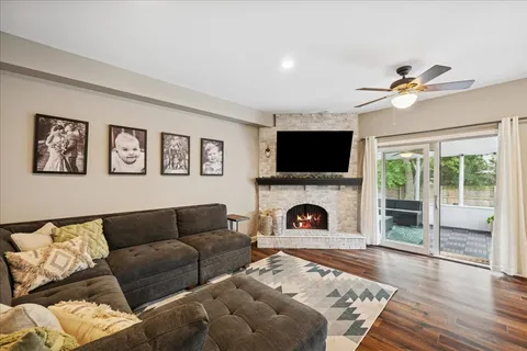 $560,000 | 481 Sussex Court, Buffalo Grove, IL 60089