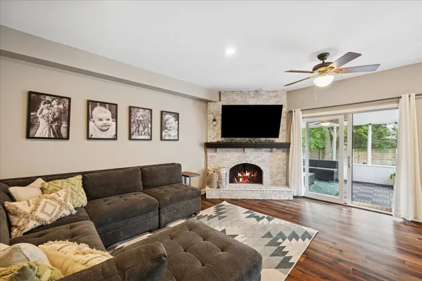 $560,000 | 481 Sussex Court, Buffalo Grove, IL 60089