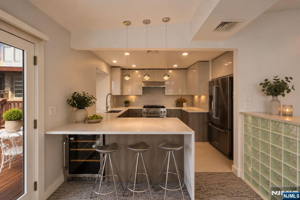 35 Shore Road Edgewater, NJ 07020 - Photo 18 of 49