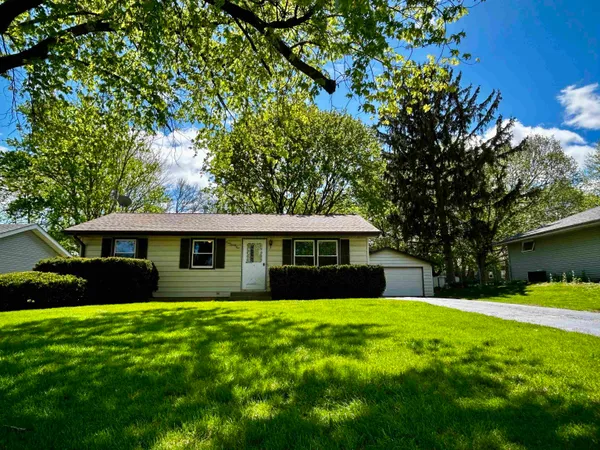 $165,000 | 425 East 11th Street, Pecatonica, IL 61063