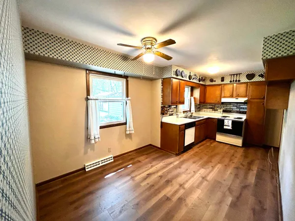 $165,000 | 425 East 11th Street, Pecatonica, IL 61063