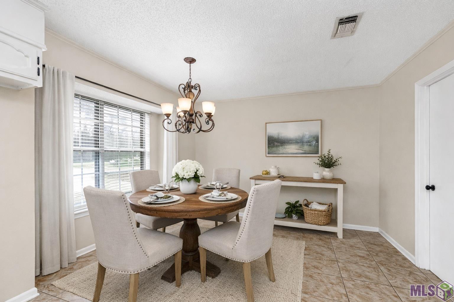11017 Del Cano Avenue Baton Rouge, LA 70816 - Photo 11 of 25 Staged Dining Area