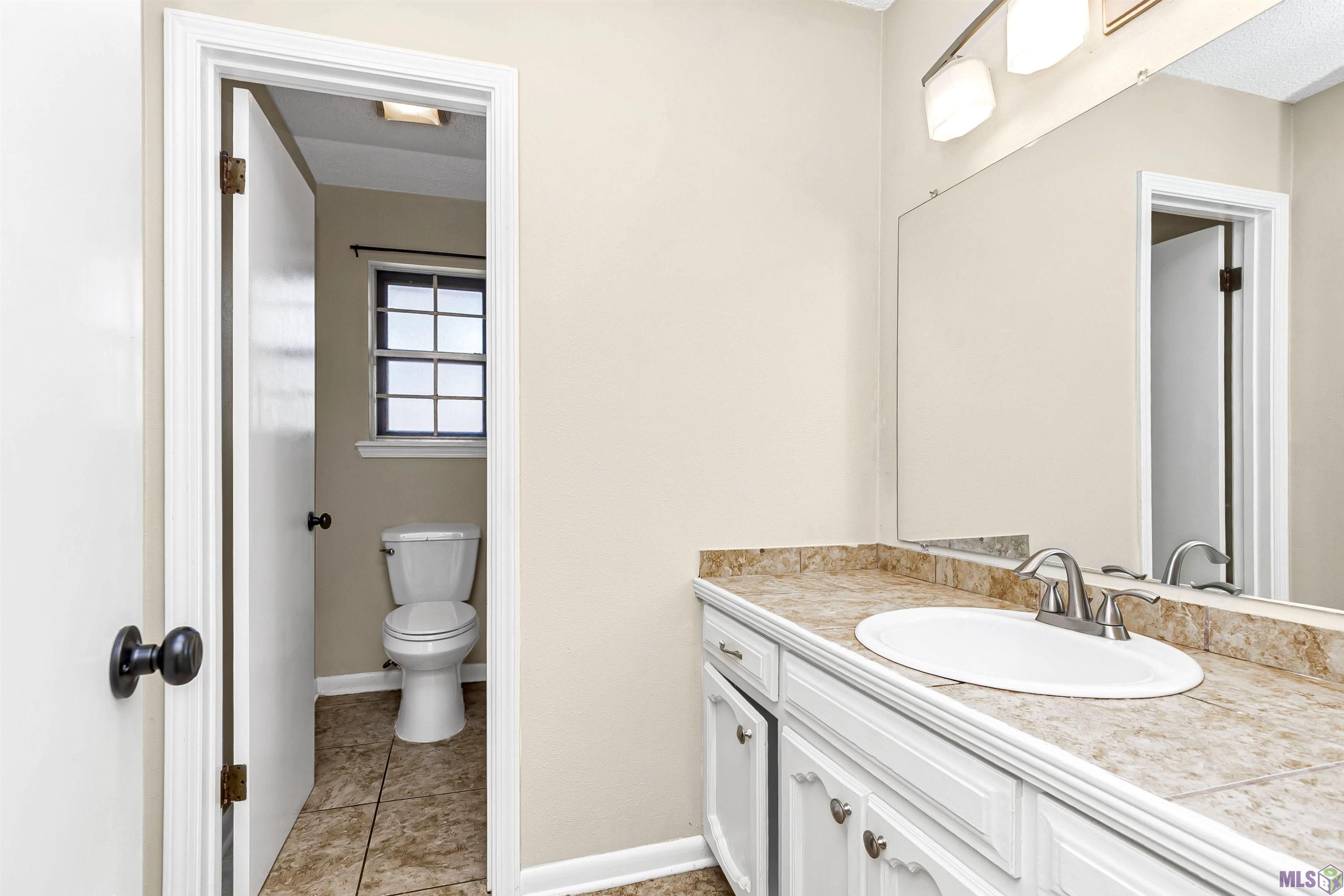 11017 Del Cano Avenue Baton Rouge, LA 70816 - Photo 16 of 25 Master Bath