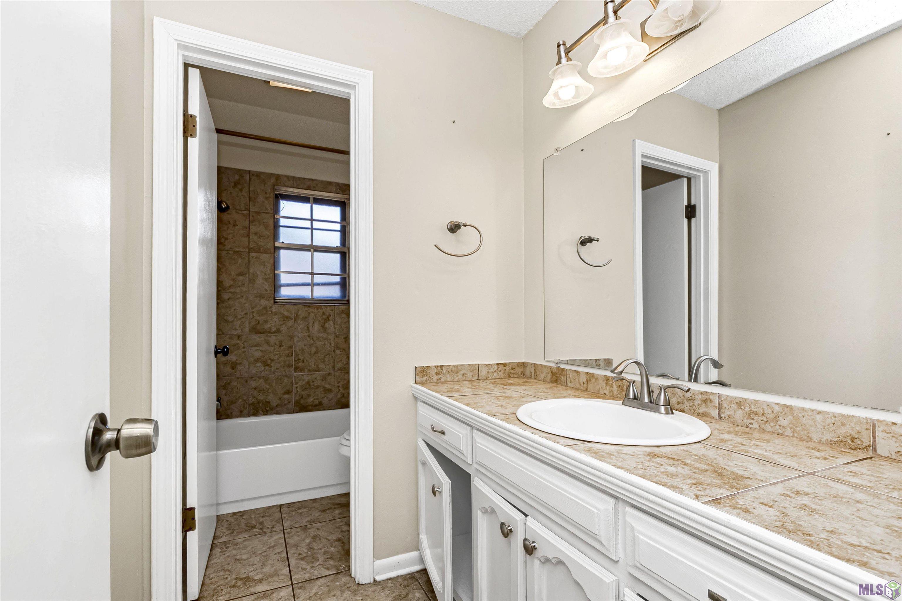 11017 Del Cano Avenue Baton Rouge, LA 70816 - Photo 22 of 25 Bath 3