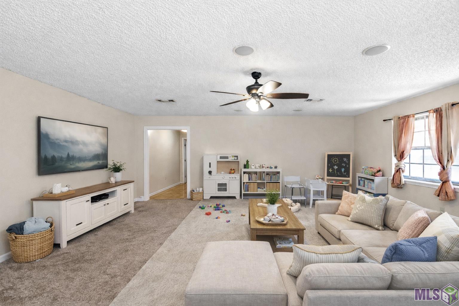 11017 Del Cano Avenue Baton Rouge, LA 70816 - Photo 4 of 25 Staged Den