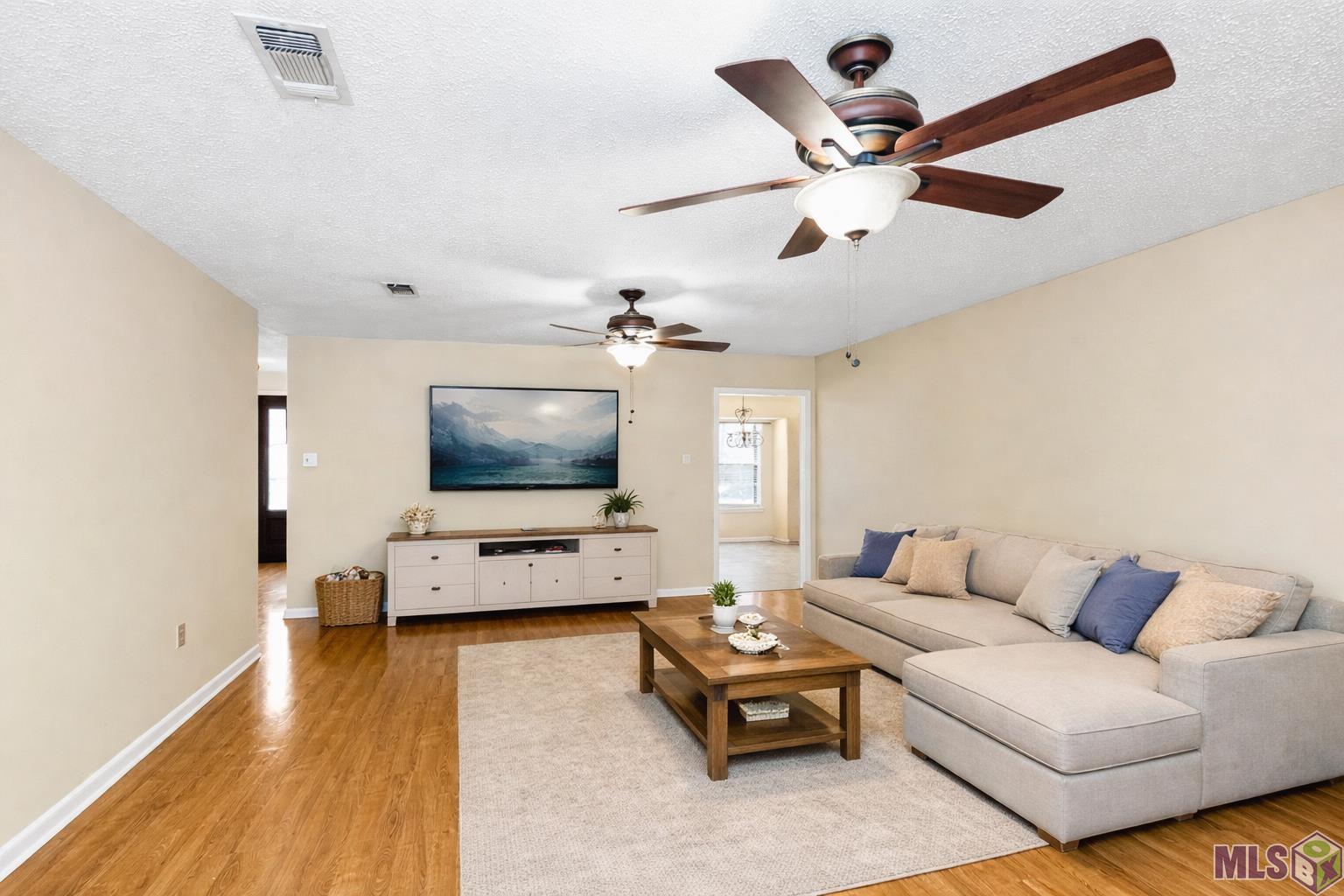 11017 Del Cano Avenue Baton Rouge, LA 70816 - Photo 7 of 25 Staged Living Room