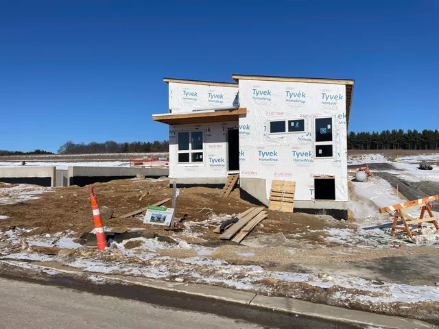 $379,900 | 126 Lupine, Poynette, WI 53955