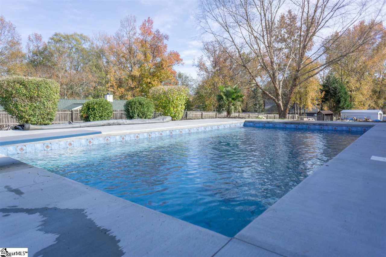 102 Berry Road Greer, SC 29650 - Photo 3 of 35 Gallery Image 3