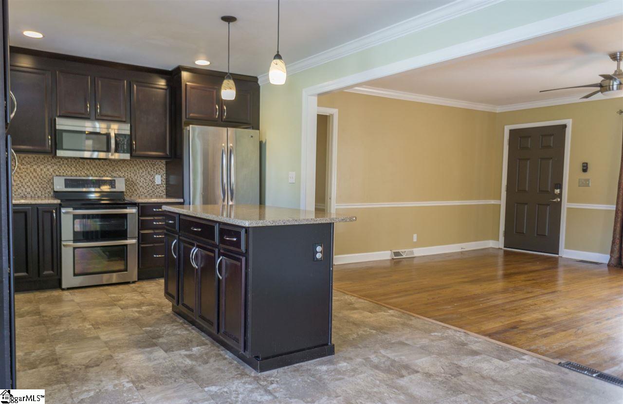 102 Berry Road Greer, SC 29650 - Photo 8 of 35 Gallery Image 8