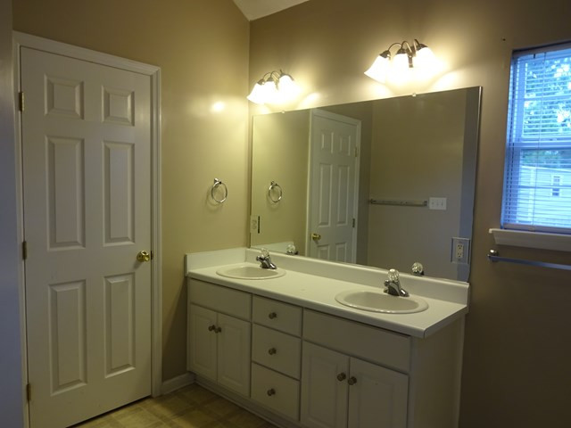 511 Butler Springs Court Grovetown, GA 30813 - Photo 13 of 29 Owners bathroom